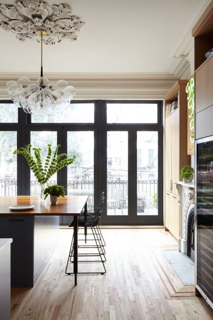 Funky Bathroom Wallpaper, Modern Townhouse Interior, Brownstone Townhouse, Brownstone Interiors, Nyc Dream, Funky Bathroom, New York Brownstone, Modern Bedroom Lighting, Modern Kitchen Storage