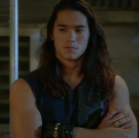 Booboo Stewart Descendants, Booboo Stewart Aesthetic, Bobo Stewart, Descendants Jay, Boo Boo Stewart, Jay Descendants, Booboo Stewart, Naomi Scott, Book Dragon