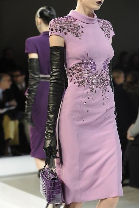 Detail Couture, Mode Retro, Mode Glamour, Mode Inspiration, Fashion Details, Purple Dress, Milan Fashion Week, Deep Purple, Couture Fashion