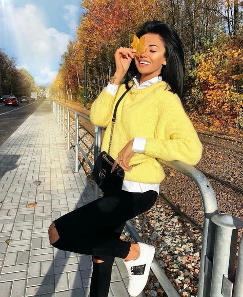 Yellow Sweater Outfit, Mode Pastel, Outfits Leggins, Pullovers Outfit, Shirt Dress Outfit, Instagram Autumn, Stylish Winter Outfits, Trendy Outfits Winter, Casual Outfit Inspiration