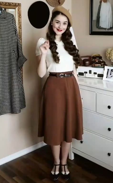 Vintage Dressy Outfits, Shirinatra Outfits, Librarian Chic Outfits, Mode Grunge, Stylish Short Dresses, Old Fashion Dresses, Look Retro, Vintage Inspired Outfits, Foto Vintage