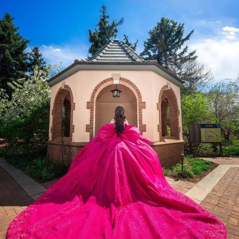 Fuchsia Quinceanera Dress, Quinceanera Dresses Hot Pink, Hot Pink Quince Dress, Orange Quince Dresses, Quinceneara Dresses, Hot Pink Quinceanera Dresses, Quince Photoshoot Ideas, Light Blue Quince, Hot Pink Cakes