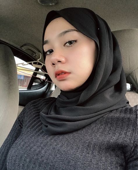 I love this girl melon so much 😍🖤🖤 Arabic Hijab, Janna Nick, Foto Cewek Hijab Aesthetic, Petty Girl, Seluar Ketat, Awek Tudung, Hijab Collection, Fall Hair Trends, Muslim Women Hijab