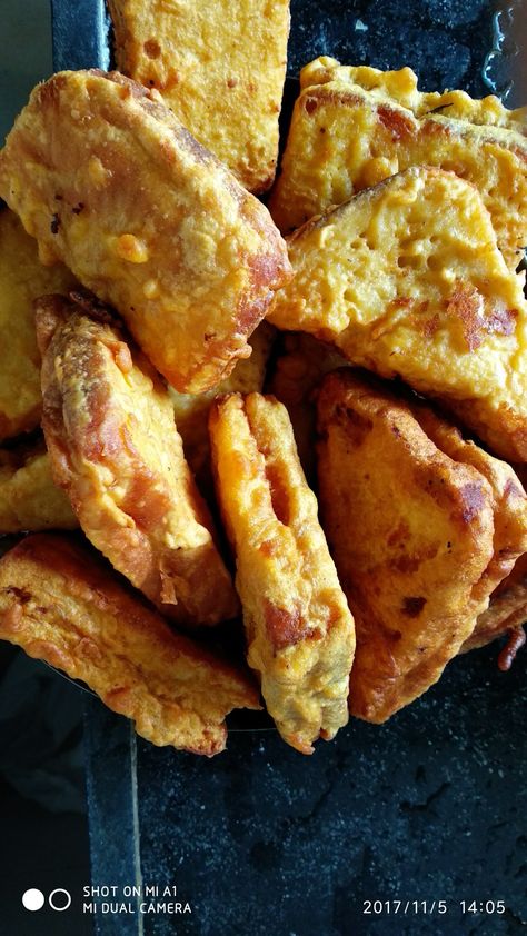 Bread pakoda in wholesale, wro g estimation of filling n bessan🙁, but taste😋🤩 Bread Pakoda, Bread, Quick Saves