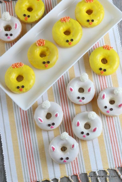 Easy Donut Recipe Baked, Easter Cookie Bars, Baked Donuts Recipe, Easter Strawberry, Baked Donuts Easy, Donut Decorating Ideas, Easy Easter Desserts, Spring Dessert, Fried Donuts