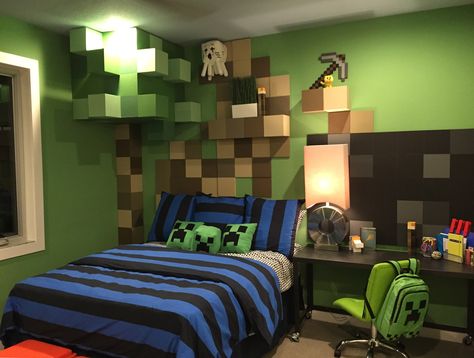 This Minecraft-obsessed teen has the room of his dreams, thanks to the creativity of Masterpiece's Designers! Boys Minecraft Bedroom, Minecraft Room Decor, Bedroom Ideas Minecraft, Minecraft Bedroom Decor, Minecraft Bedroom, Boy Bedroom Design, Bohemian Minimalist, Minecraft Room, Boy Bedroom