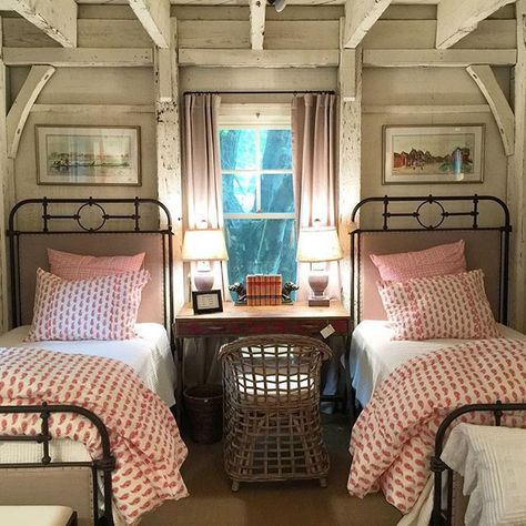 Twin beds in mountain bedroom setting at Rusticks, Cashiers, NC Rustic Teen Bedroom, Tapet Inspiration, Vintage Farmhouse Bedroom, Lake House Bedroom, Rustic Lake Houses, Beach Rental, Two Twin Beds, Attic Bedrooms, Twin Beds