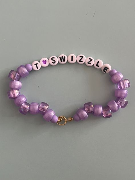 T Swizzle Bracelet, Song Bracelets, T Swizzle, Eras Bracelets, Swift Bracelet, Bracelet Inspo, Friendship Bracelets Designs, Kandi Bracelets, Clay Bracelet