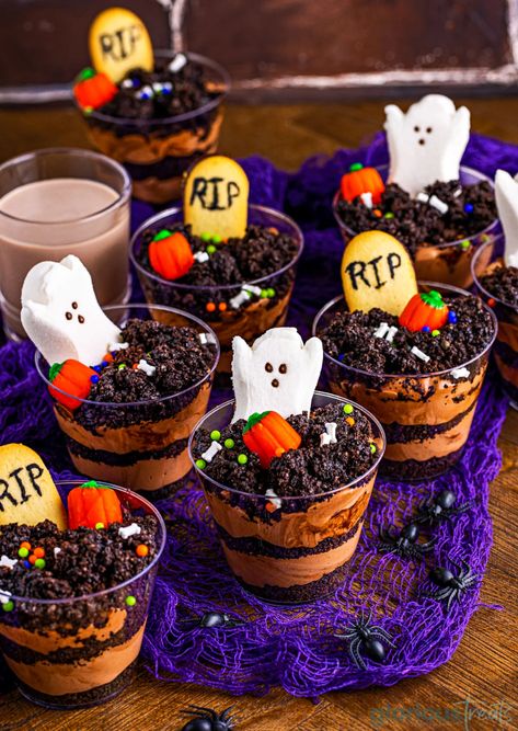 Halloween Pudding Cups, Dirt Cakes, Dirt Cups Dessert, Halloween Pudding, Dirt Cups Recipe, Halloween Popcorn Balls, Dirt Pudding Cups, Pudding Cup Recipes, Chocolate Pudding Cups