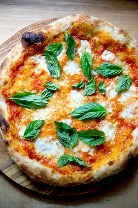 Pizza Recipe Easy, Sourdough Pizza Crust, Recipes Pizza, Pizza Roll, Pizza Dinner, Best Pizza Dough, Bbq Pizza, Pizza Making, Homemade Pizza Dough