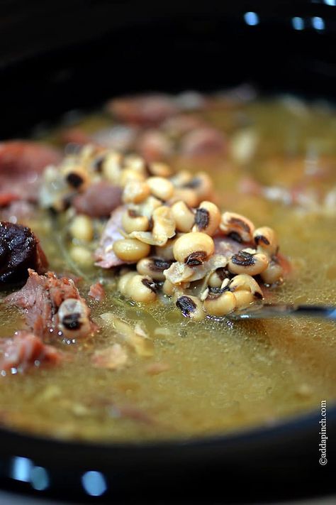 This best Southern Black Eyed Peas recipe makes a flavorful, classic dish everyone loves. Made with dried or canned black eyed peas with instructions for stovetop, slow cooker, and Instant Pot! Delicious year-round, it's a Southern tradition to serve black eyed peas for New Year's Day to bring luck. //addapinch.com #blackeyedpeas #southernblackeyedpeas #newyearsblackeyedpeas #addapinch Balsamic Roast Beef, Black Eyed Peas Recipe, Hoppin John, Peas Recipe, Roast Beef Recipes, Southern Dishes, Comfort Food Southern, Pea Recipes, Pork Recipe