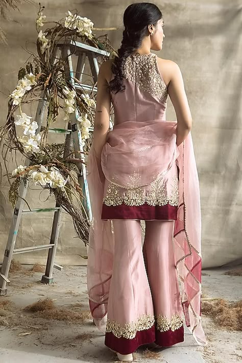 Rachit Khanna - Buy Designer Anarkali Set, Lehenga, Gown, & more 2023 Pakistani Heavy Suits, Simple Sharara, Creative Suits, Pink Suits Women, Decent Dresses, Heavy Suit, Designer Suits For Wedding, Muslim Women Clothing, Pink Kurti