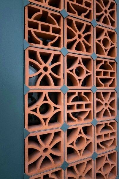 Terracotta Jali, Wooden Fence Design, Backyard Wood Fence, Backyard Privacy Ideas, Wood Fence Ideas, Jalli Design, Breeze Block Wall, Wall Partition Design, Privacy Ideas