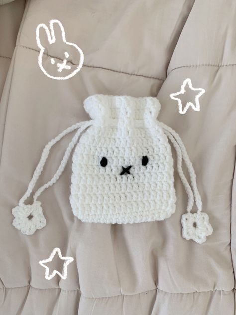 Aesthetic Crochet Pouch, Mini Crochet Projects Key Chains, Miffy Pouch Crochet, No Stuffing Crochet, Miffy Crochet Bag, Someone Crocheting, Aesthetic Things To Crochet, Cute Crochet Ideas Aesthetic, Crochet Stationary