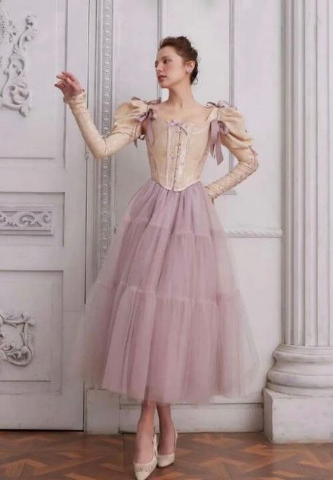 Ballerina Core Aesthetic, Court Clothes, Balletcore Outfits, Fashion Trend 2024, Ballerina Core, Coquette Outfit, Layered Style, The Ballerina, Princess Skirt