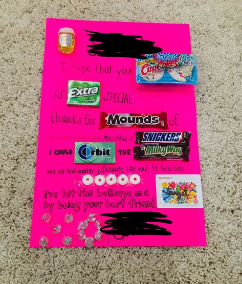 Today I made a candy card!   HAPPY BIRTHDAY _______. I hope that your BIRTHDAY was EXTRA special. Thanks for MOUNDS of conversation that’s lead to millions of SNICKERS. I could ORBIT the MILKY WAY and not find another LIFESAVER like you. It feels like I’ve hit the bullseye on a TARGET by being your best friend. XO ________  It’s so easy to make all you need is  -poster board - glue dots or hot glue - special message  - candy.   I hope you enjoyed making it as much as me :). Candy Message Board For Birthday, Big Birthday Cards, Candy Messages, Candy Card, Drawing Lettering, Candy Poster, Birthday Candy, Card Happy Birthday, Candy Cards