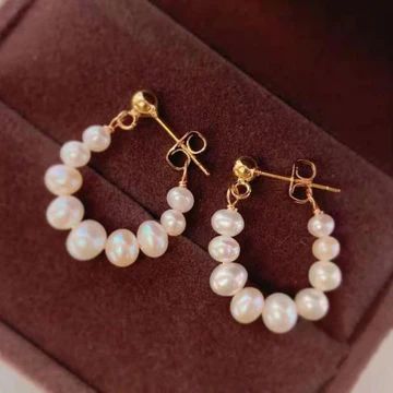 Pearl Earrings Designs Handmade, Diy Earrings Studs, Pearl Earrings Designs, Real Pearl Earrings, Mirror Jewelry, Simple Hoop Earrings, Freshwater Pearl Earrings, Earring Jackets, Jewelry Mirror