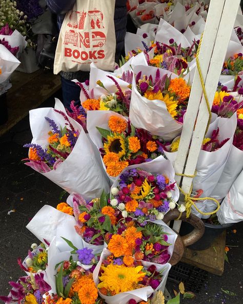 Autumnal Flowers, Farmers Market Wedding, Market Aesthetic, New York Flower, October Flowers, Sunday Market, York Aesthetic, Adventurous Women, Aesthetic Floral