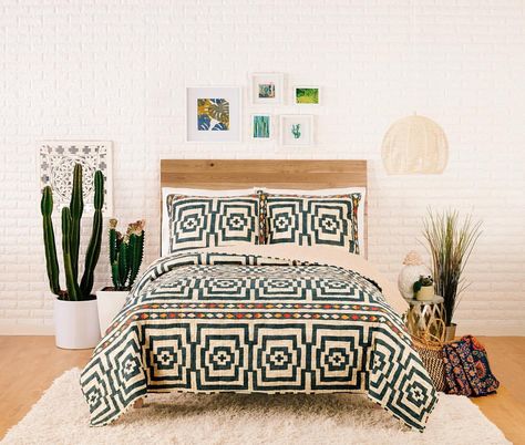 20.8k Likes, 1,589 Comments - The Jungalow® (@thejungalow) on Instagram: “We designed this quilt, it's called Hypnotic and we hope you find it as mesmerizing as we do!! To…” Cotton Quilt Set, Justina Blakeney, Apartment Bedroom Decor, Perfect Bedding, Quilted Sham, Chic Bedroom, King Quilt, Quilt Set, Boho Bedroom