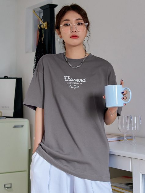 Grey Casual  Short Sleeve Cotton Letter  Embellished Medium Stretch Summer Women Tops, Blouses & Tee Tshirt For Women Casual, Grey T Shirt Outfit, T Shirt Outfits Women, Oversized Shirt Outfit, Korean Outfit Street Styles, Tshirt For Women, Drop Shoulder Tee, Shein Outfits, Aesthetic T Shirts