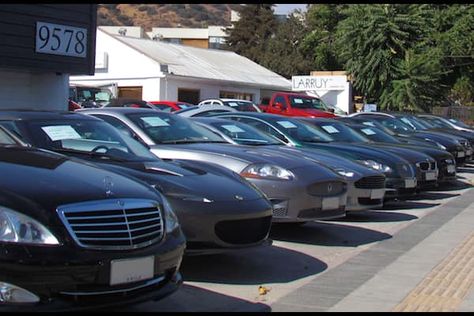 Used car lot Small Luxury Cars, Cheap Used Cars, Sport Suv, Car Buying Tips, Car Lot, Sell Car, Cheap Cars, Car Prices, Bmw Cars