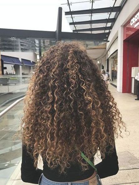 Curly Hair: Adorable Looks with Curly Hair. #curlyhair #curly #curlyhairstyles #curlybobhairstyles #curlynaturalhairstyles Mixed Girl Curly Hair, Blonde Highlights Curly Hair, Mixed Girl Hairstyles, Ombre Curly Hair, Dark Curly Hair, Dyed Curly Hair, Highlights Curly Hair, Mixed Curly Hair, Dark Hair With Highlights