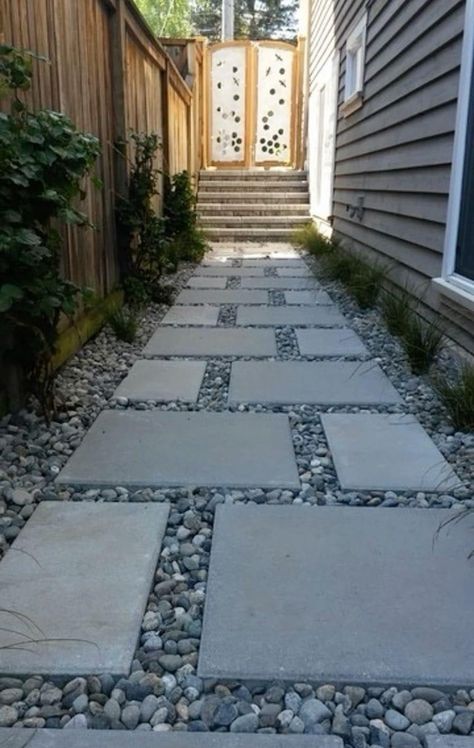 Rocks With Stepping Stones, Garden Path Pavers, Modern Walkway Landscaping, Side Yard Inspiration, Landscaping Between House And Garage, Slate Pavers Walkways, Small Pathway Ideas, Side Walkway Ideas, Backyard Stone Landscaping