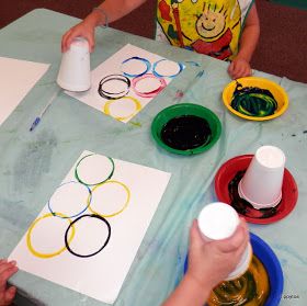 Summer Olympics Crafts, Summer Olympics Activities, Preschool Olympics, Olympic Games For Kids, Olympic Idea, Kids Olympics, Olympic Crafts, Olympic Flag, Olympics Activities