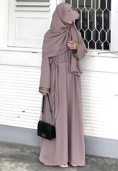 Modest Abaya Fashion, Abaya Turkish Style, Muslimah Outfit Syari, Hijab Outfit Syari, Abaya Modern Style, Aesthetic Abaya, Outfit Abaya, Abaya Girl, Abaya Outfits