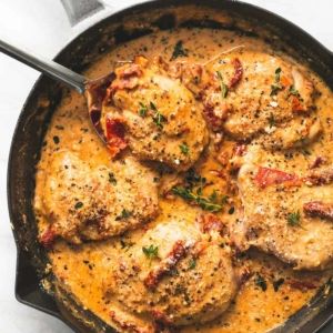 Creamy Sun Dried Tomato Sauce, Sun Dried Tomato Cream Sauce, Creamy Tuscan Chicken Recipe, Sundried Tomato Chicken, Sun Dried Tomato Sauce, Tomato Cream Sauce, Sour Cream Chicken, Tomato Sauce Recipe, Baked Chicken Breast