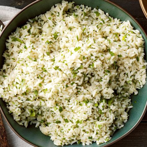 Flavorful Green Rice Green Rice Recipe, Garlic Water, Cilantro Lime Rice Recipe, Lime Rice Recipes, Parsley Recipes, Rice Side, Green Rice, Rice Side Dishes, Lime Rice