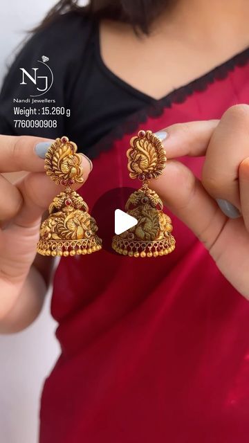 Jumka Design Gold Bridal, Gold Jhumka Earrings Bridal, Gold Jumkas, Gold Jewelry Wedding, Antic Jewellery, Antique Jhumka, Photo Women, Jhumka Designs, Antique Gold Earrings