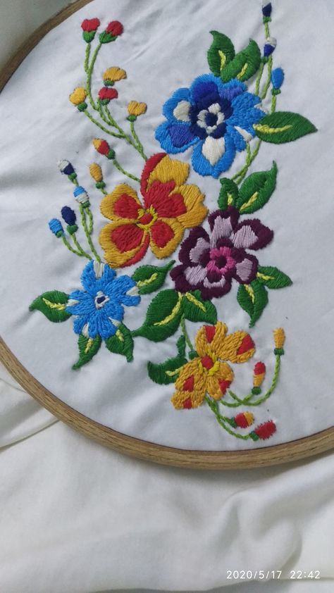 Short Embroidery, Stem Stitch, Long And Short Stitch, Embroidery Motifs, Sewing Tips, Hand Embroidery Designs, Rococo, Sewing Hacks, Traditional Design