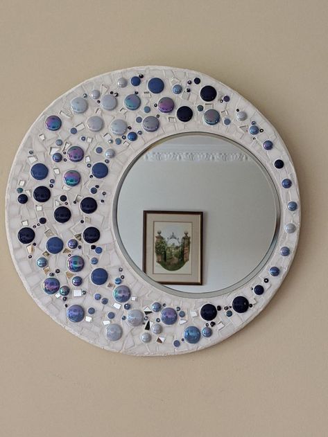 Mosaic Mirror Frame Patterns, Crafts With Circle Mirrors, Mirror Made From Small Mirrors, Mirror Glass Mosaic, Dy Mirror, Making Mirror, Mirror Canvas Art, Glass Mosaic Mirror, Mosaic Mirror Frame