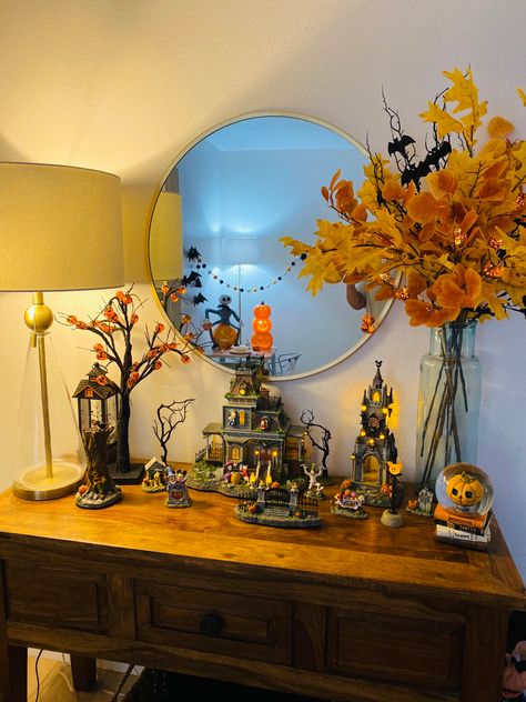 Disney Halloween Table Decor, Disney Halloween Village Display, Disney Halloween Village, Halloween Disney Decor, Halloween Kids Crafts Easy, Disney Halloween Decor, Halloween Entryway, Disney Halloween Decorations, Halloween Village Display