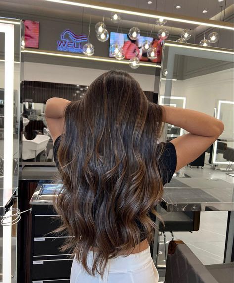 Chocolate Brown Balayage, Black Hair Balayage, Dark Brunette Hair, Brown Hair Looks, Brown Hair Inspo, Brunette Hair With Highlights, Balayage Hair Dark, Brunette Balayage Hair, Brown Hair Balayage