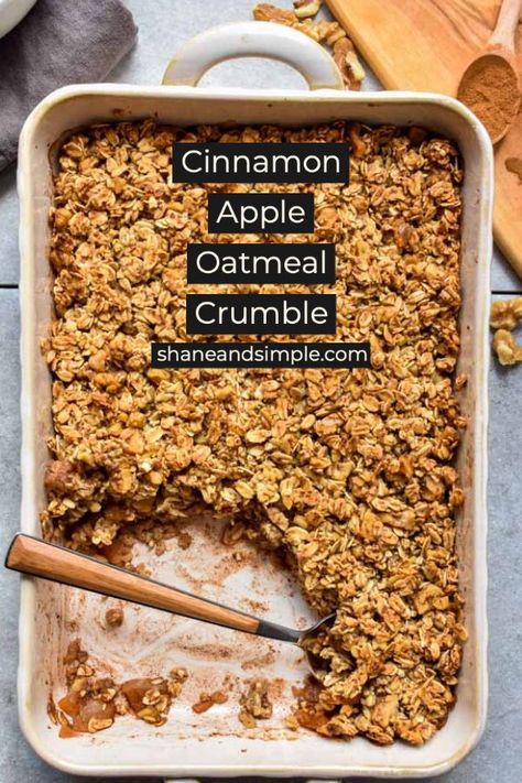 Apple Crumble Recipe Easy, Cinnamon Apple Oatmeal, Crunchy Oatmeal, Healthy Apple Crumble, Oatmeal Crumble, Baked Cinnamon Apples, Baked Apple Recipes, Oatmeal Toppings, Apple Crumble Recipe