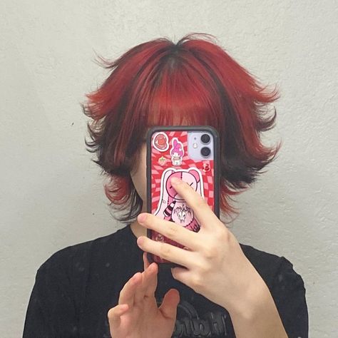 Black And Red Hair, Short Dyed Hair, Skunk Hair, Short Grunge Hair, Red Hair Inspo, Vibrant Hair, Dyed Red Hair, Dyed Hair Inspiration, Hair Inspiration Short