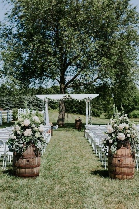 Outdoor Arbor, Wedding Aisle Decorations Outdoor, Wedding Aisle Outdoor, Weddings Outdoor, Backyard Wedding Ceremony, Tanaman Pot, Rustic Backyard, Rustic Wedding Decorations, Wedding Ceremony Ideas