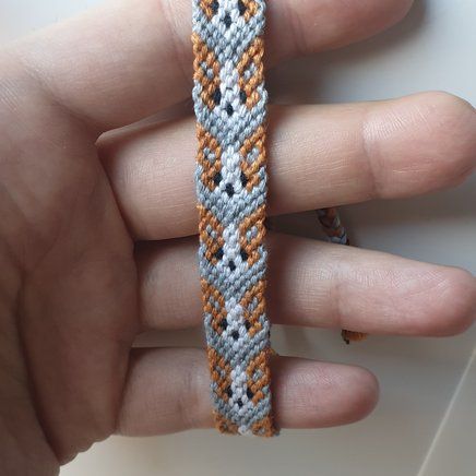 Normal Friendship Bracelet, Dog Bracelet Pattern, Normal Pattern Bracelet, Cool Friendship Bracelet Patterns, Dog Friendship Bracelet, Friendship Bracelets Designs Pattern, Embroidery Bracelets Patterns, Embroidery Floss Bracelets, Diy Bracelets With String