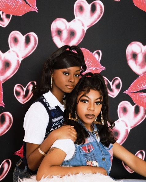 90s Photoshoot Friends, 2000s Best Friend Photoshoot, Bestie Photoshoot Ideas Black 90s, 2000s Fashion Photoshoot, 2k Photoshoot, Best Friend Birthday Photoshoot, 90s Photo Shoot, Photoshoot Ideas 90s, Vintage Photoshoot Ideas 90s