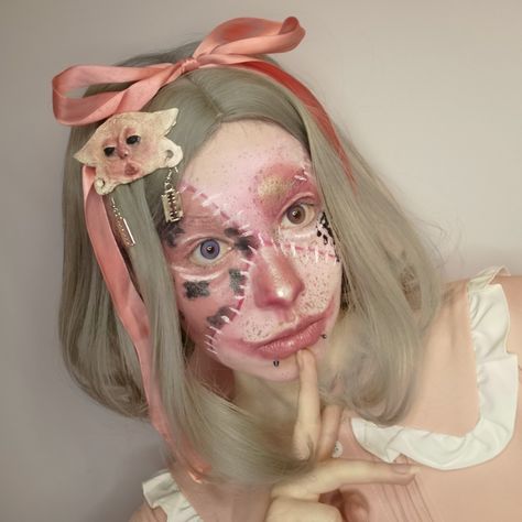 inst: @nondepreloise #makeupideas #zombie #zombiegirl #halloween #anime #makeupartist #creativemakeup Pink Zombie Makeup, Zombie Makeup Cute, Cute Zombie Costume, Cute Zombie Makeup, Halloween Makeup Doll, Niko Aesthetic, Pretty Zombie Makeup, Zombie Makeup Ideas, Zombie Clown