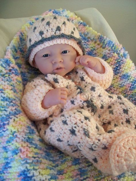 Melinda - 14" newborn baby - Free Original Patterns - Crochetville Baby Doll Clothes Patterns, Crocheting Patterns, Baby Doll Pattern, Baby Doll Clothes, Tiny Dolls, Dolls Clothes, The Hospital, Itty Bitty, Doll Clothes Patterns