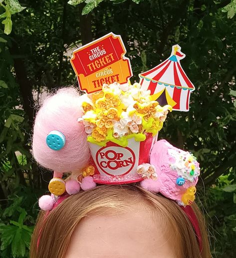 Carnival/Circus 🎪 themed Headpiece with all the trimmings! Popcorn Headband, Fake Popcorn, Cotton Candy Halloween Costume, Carnival Headpiece, Circus Themed Costumes, Popcorn Container, Circus Signs, Handmade Halloween Costumes, Diy Carnival