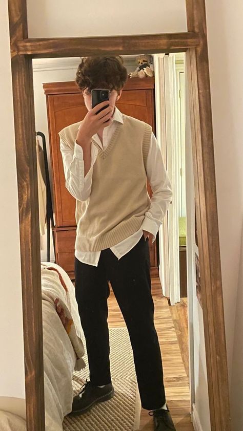 Light Academia Fashion Male, Light Academia Style Men, Male Outfits Light Academia, Casual Academia Men, Casual Light Academia Outfits Men, Dark Academia Style Men Summer, Light Academia Aesthetic Outfit Male, Light Academia Aesthetic Male, Light Academia Male Outfit