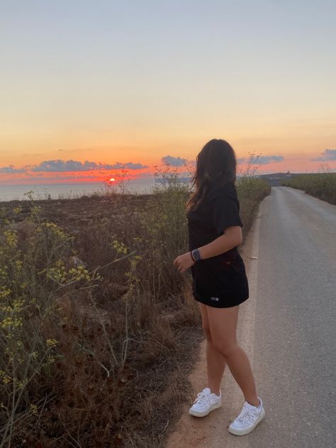 Sunset Photography People, Pinterest Photography, Photography Selfie, Best Snapchat, Pink Tumblr Aesthetic, Photography People, Nature Instagram, Chill Photos, Best Poses For Pictures