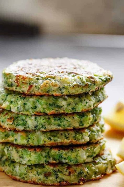 Broccoli Toast, Baby Broccoli Recipe, Broccoli Parmesan, Crispy Broccoli, Broccoli Fritters, Parmesan Broccoli, Fritters Recipe, Cafe Delites, Zucchini Fritters