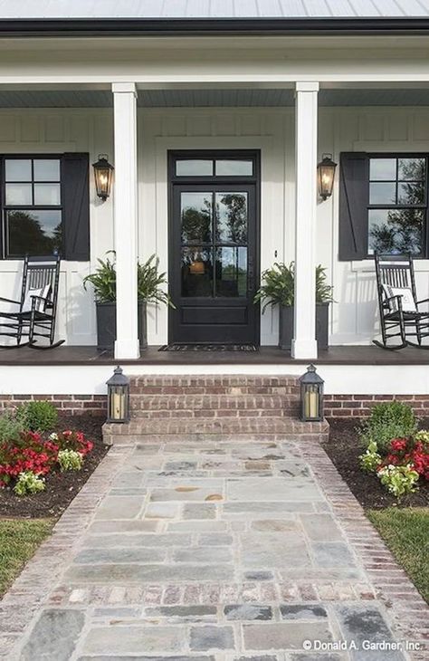 Exterior Railings, Farmhouse Front Porch Decor, Veranda Design, Stucco House, Black Shutters, Building A Porch, Farmhouse Front Door, Front Porch Design, Casa Country