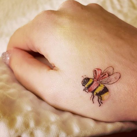 Bee Present Tattoo, Present Tattoo, Crazy Tattoos, Back Piece Tattoo, Mom Tattoos, Juggling, Pretty Tattoos, Instagram Page, Infinity Tattoo