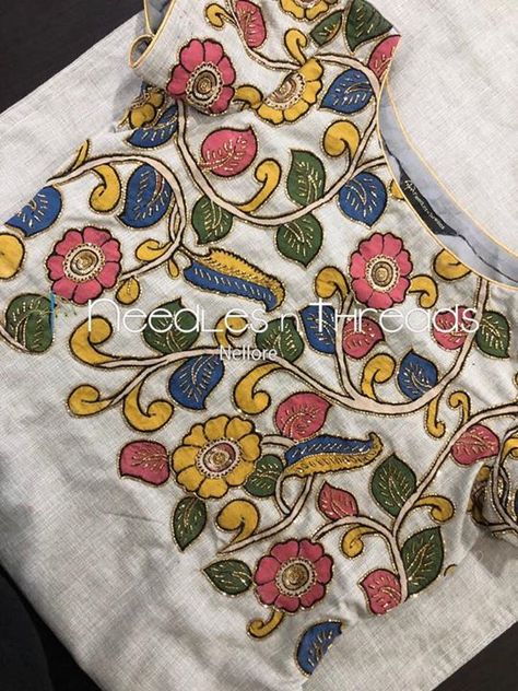 Kalamkari Blouse, Trendy Embroidery, Ideas Embroidery, Fabric Painting On Clothes, Churidar Designs, New Embroidery, Fabric Paint Designs, Embroidery Neck Designs, Blouse Hand Designs